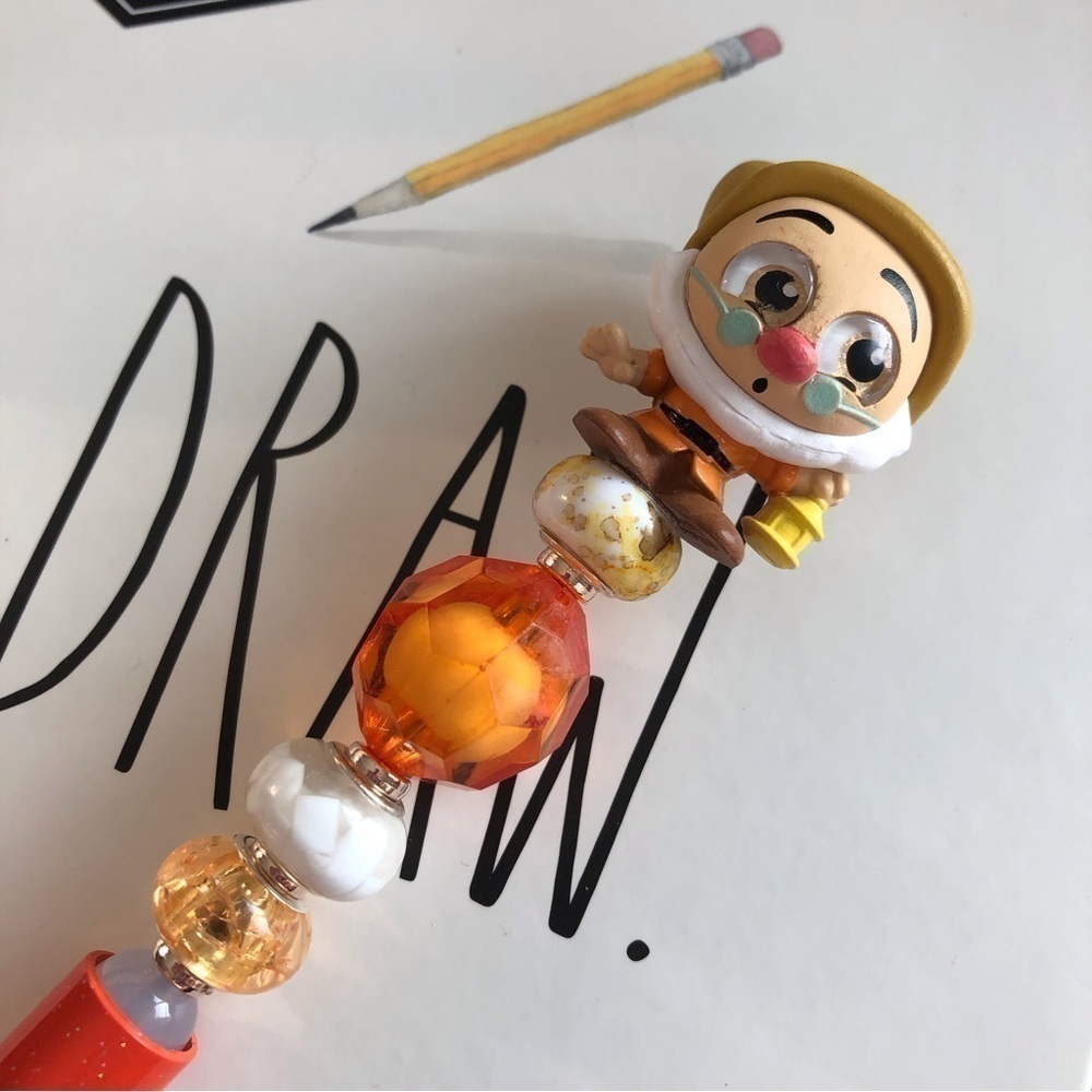 Disney Doorables: Snow White and the Seven Dwarfs: Doc handmade beaded pen